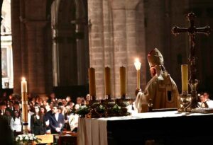 La Catedral de Valencia acoge la solemne Vigilia Pascual presidida por el Arzobispo 3 VigiliaPascual WEB5