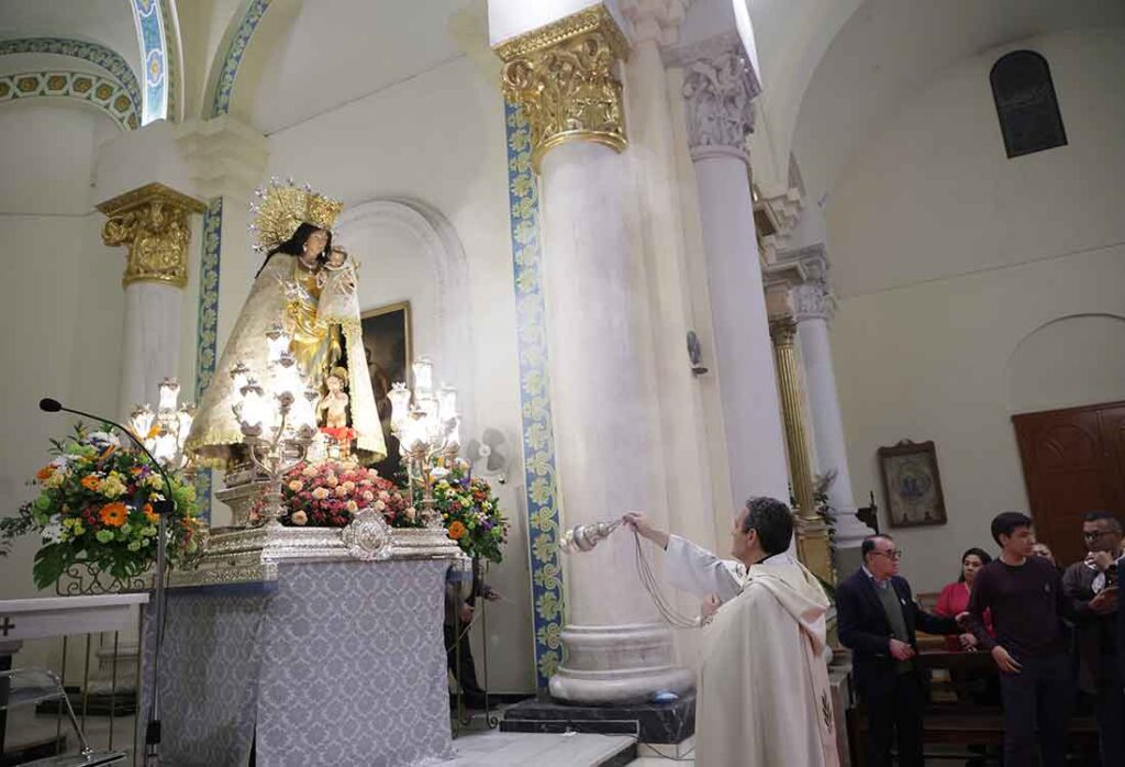 La imagen peregrina de la Virgen de los Desamparados visita el barrio valenciano de Benicalap 7 VisitaPeregrinaBenicalap Perona WEB14