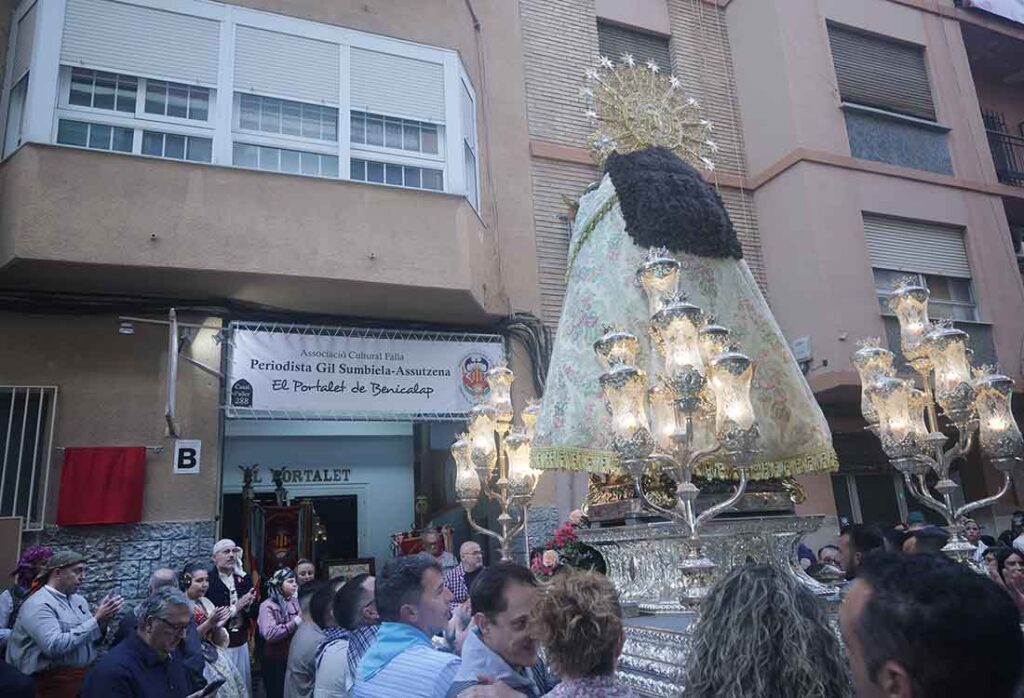 La imagen peregrina de la Virgen de los Desamparados visita el barrio valenciano de Benicalap 3 VisitaPeregrinaBenicalap Perona WEB7