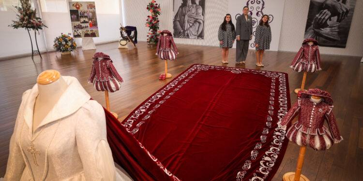 Mª Inmaculada Puchades desvela la "obra de arte" que lucirá como Reina del Encuentro en Torrent(Valencia) 1 Mª Inmaculada Puchades desvela la "obra de arte" que lucirá como Reina del Encuentro en Torrent