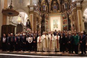 ¡Torrent Conquista la Catedral de Valencia! Marea de Esperanza y Devoción 8 ¡Torrent Conquista la Seo! Una Marea de Esperanza y Devoción Deslumbra en Valencia