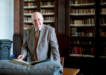 Las Biblias de San Vicente Ferrer se encuentran en la Catedral y en la Universidad de Valencia 2 Las Biblias de San Vicente Ferrer: una para predicar y otra para estudiar ubicadas en la Catedral y en la Universidad de Valencia