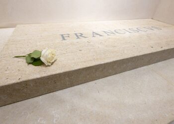 Roma conmemora hoy el primer aniversario de la partida de Francisco