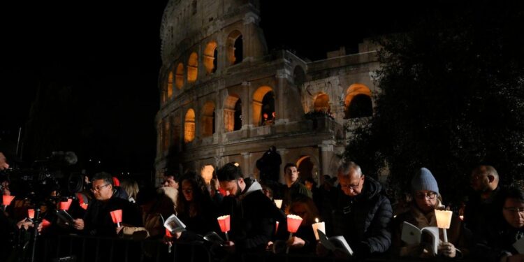 El Vía Crucis del Coliseo: Un Gesto Histórico de León XIV