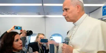 El Papa reafirma el "no" a las bendiciones gay: "La unidad no debe girar sobre cuestiones sexuales"