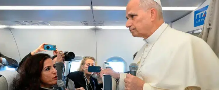 El Papa reafirma el "no" a las bendiciones gay: "La unidad no debe girar sobre cuestiones sexuales"