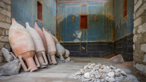 Así eran los "Altares religiosos" más sagrados de Pompeya, "Altares domésticos o lararios" 4 rswn6xum