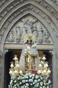 La Virgen de los Desamparados historia viva del Reino de Valencia 6 20180513 Procesion de la festividad de la Virgen de los Desamparados Mare de Deu Cardenal Canizares Manolo Guallart 1365x2048 1