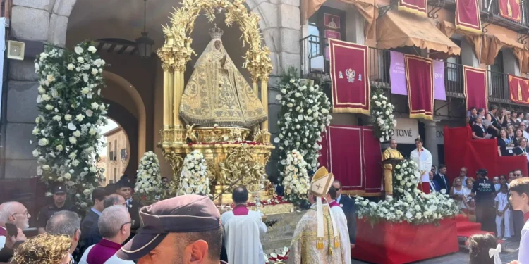 El Papa concede el lirio de plata a la Virgen del Sagrario en un multitudinario centenario en Toledo 1 El Papa concede el lirio de plata a la Virgen del Sagrario en un multitudinario centenario en Toledo
