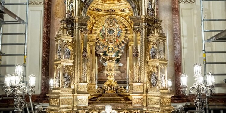 La custodia procesional más grande del mundo y mayor obra de orfebrería del s. XX está en Valencia 1 La custodia procesional más grande del mundo y mayor obra de orfebrería del s. XX está en Valencia