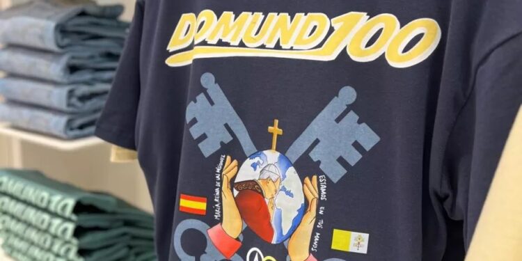 Álvaro Moreno pone a la venta camisetas conmemorativas por los cien años del Domund y la inminente visita del Papa a España
