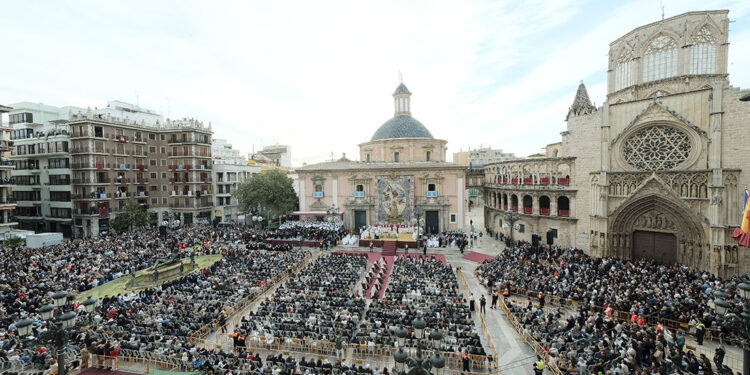 Mons. Benavent: “La prioridad de quien desea que su caridad no sea fingida, es quien necesita hospitalidad”