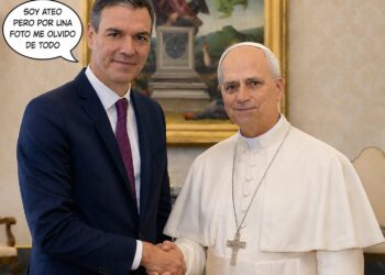 Inauguró su mandato apartando el crucifijo y la Biblia de la toma de posesión, y ahora se produce un milagro, acude a su primera Misa