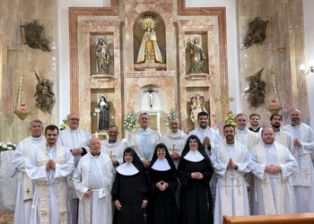 Los sacerdotes valencianos de Roma celebran la festividad de la Virgen con las Hermanitas de los Ancianos Desamparados