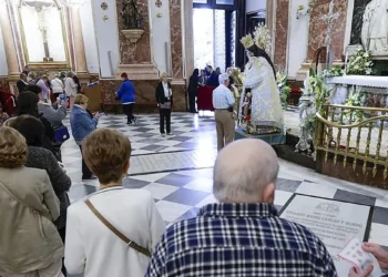 Besamanos a la Virgen de los Desamparados de Valencia