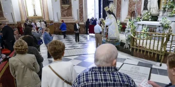 Besamanos a la Virgen de los Desamparados de Valencia