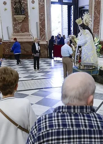 Besamanos a la Virgen de los Desamparados de Valencia
