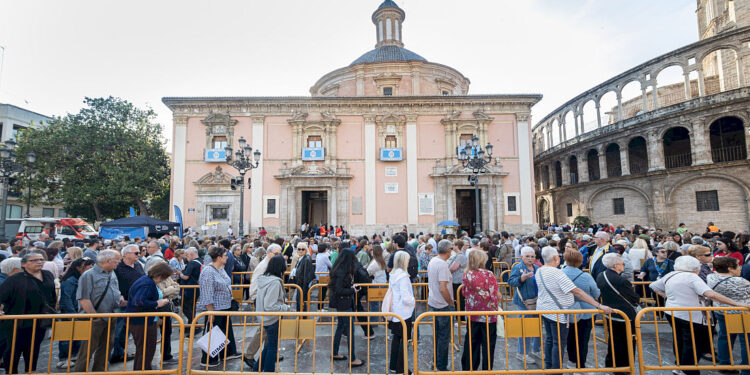 Record de participación en el Besamanos de la Virgen de los Desamparados 1 Record de participación en el Besamanos de la Virgen de los Desamparados