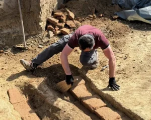 El despertar de Cibalae: Hallan una tumba romana intacta bajo un mercado en Croacia 2 desc 3d2715c9 260507135641 800x637