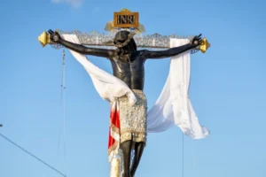 Restaurarán histórica imagen del Cristo Negro de San Román tras daños en procesión en México 2 negro12626 1778622810 1