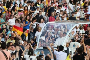 Fervor en Barcelona ante la llegada del papa León XIV en su viaje apostólico 4 2026 06 09T181326Z 638373836 RC2HQLAUSDUW RTRMADP 3 POPE SPAIN 1260x840 1