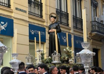 El Sagrado Corazón y el Padre Arnaiz conquistan el centro histórico de Málaga