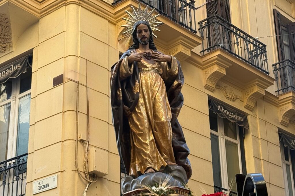El Sagrado Corazón y el Padre Arnaiz conquistan el centro histórico de Málaga 4 271973