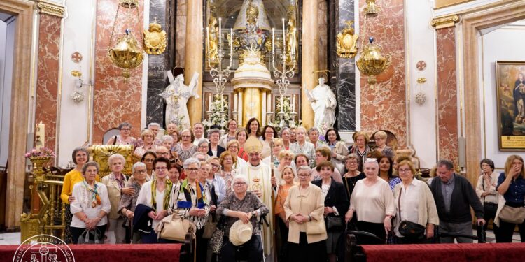 Beca Guirnalda Misionera en la Basilica de la Virgen de los Desamparados