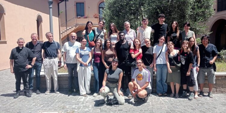 Campamento juvenil organizado por Cáritas Roma para estudiantes de secundaria 1 Campamento juvenil organizado por Cáritas Roma para estudiantes de secundaria