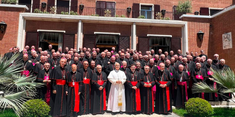 El Papa se reune con los Obispos Españoles en la CEE