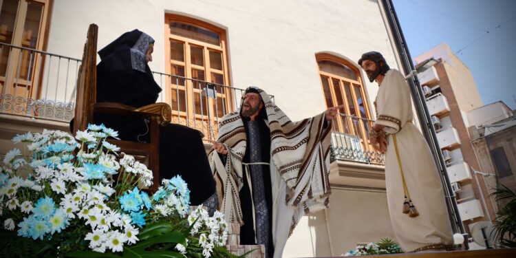Torrent vive el 25 aniversario de la Hermandad de Jesús ante el Sanedrín 1 Torrent se vuelca con el 25 aniversario de la Hermandad de Jesús ante el Sanedrín