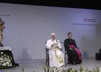 El Papa abraza a los presos de Can Brians