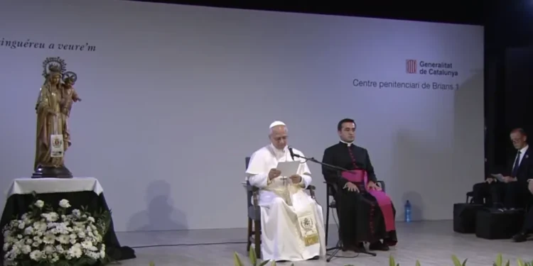 El Papa abraza a los presos de Can Brians