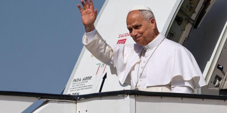 El Papa León XIV llega a Tenerife en la última etapa de su visita a Canarias