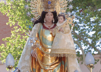 Encuentro de mayores con la Virgen de los Desamparados en la Catedral de Valencia