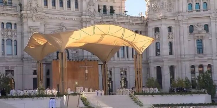 León XIV abarrota Madrid ante 1,5 millones de fieles y redefine el Corpus: "No es folclore ni un museo del pasado" 1 León XIV abarrota Madrid ante 1,5 millones de fieles y redefine el Corpus: "No es folclore ni un museo del pasado"