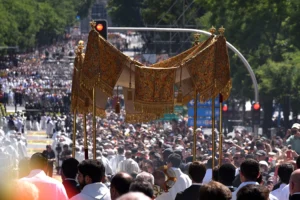 León XIV abarrota Madrid ante 1,5 millones de fieles y redefine el Corpus: "No es folclore ni un museo del pasado" 4 misa procesion corpus papa leonxiv madrid 070626 19.jpg