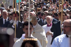 León XIV abarrota Madrid ante 1,5 millones de fieles y redefine el Corpus: "No es folclore ni un museo del pasado" 2 misa procesion corpus papa leonxiv madrid 070626 24.jpg