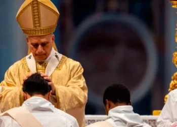 De "travieso excomulgado" a sacerdote: Las impactantes historias detrás de las nuevas ordenaciones en Roma
