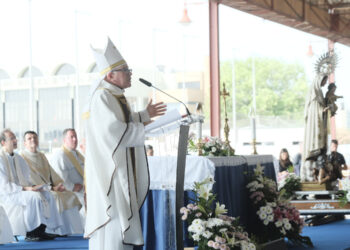 El obispo auxiliar ha presidido jueves, la misa en honor a la Virgen del Carmen, en el Puerto de Valencia