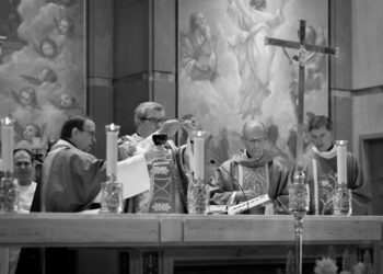 Emotiva despedida de Don Jorge Molinero tras años al frente de la Parroquia San Josemaría de Valencia