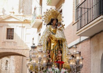 Encuentro de mayores con la Virgen de los Desamparados