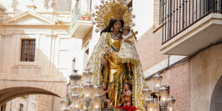 Encuentro de mayores con la Virgen de los Desamparados