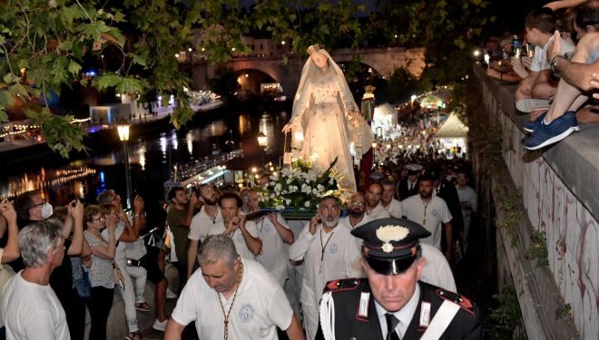 Roma revive su identidad más pura: Trastevere celebra la tradicional 'Festa de' Noantri'