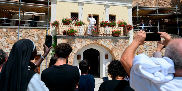 León XIV realiza una histórica peregrinación por los santuarios de Italia
