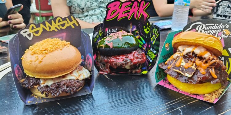 El idilio crujiente de Mestalla: la fiebre por la ‘smash burger’ perfecta se instala en Valencia, "The Champions Burguer California"