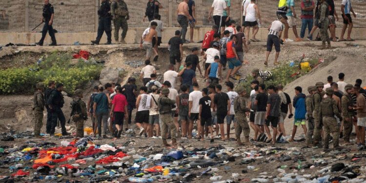La Conferencia Episcopal exige una respuesta humanitaria tras el colapso migratorio en la frontera sur, mientras la Moncloa elude responsabilidades estructurales