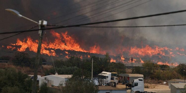Obispo de Almería se une al dolor por trágico incendio en Bédar