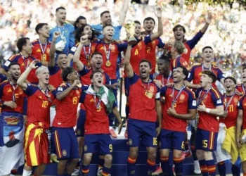 El "Imperio de la Roja" conquista y gana la batalla en el cielo y tierra