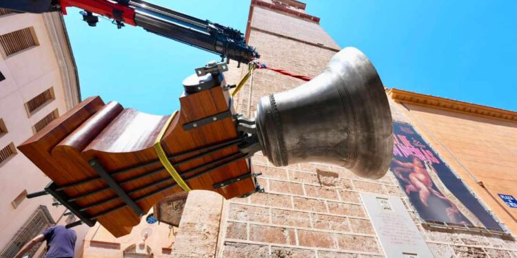 La nueva Campana Mayor de San Nicolás, bendecida en Roma por el Papa León, vuelve a sonar